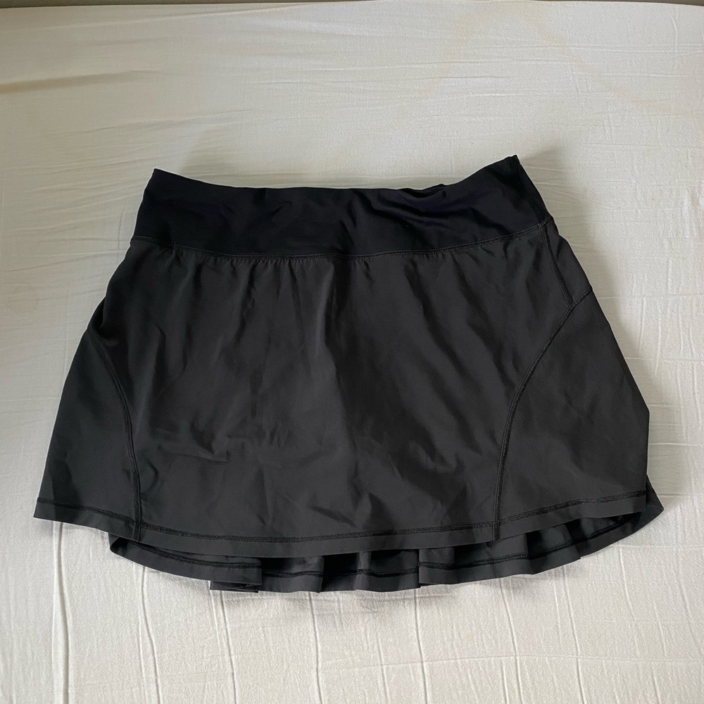 black lululemon skirt, size 6, perfect condition